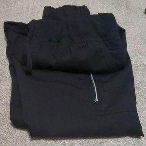 Black small petite Sanibel Scrub Jogger Capris